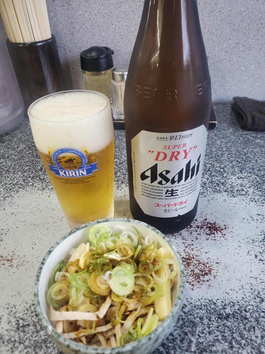 hiro30649398's tweet photo. 『八龍　松原店』名古屋　東別院

これも1年前の～
てかこれからほぼほぼ1年前の～

【瓶ビール��600円】

【焼���のみみ　300円】

【塩チャーシュー　1100円】
塩も美味しいけど、俺はやっぱり味噌やな

【大ライス　200円】

合計　2200円

#ラーメン
#塩ラーメン
#八龍
#名古屋グルメ
#東別院 https://t.co/2GJst6v6kC