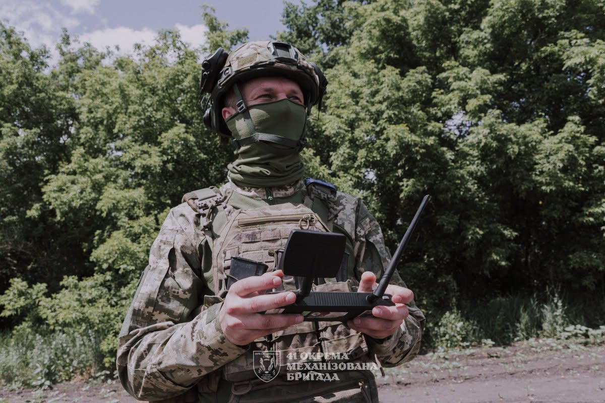 41mechbr's tweet photo. ‼Fighters of the company of unmanned aerial vehicles "Pryvid" of the 2nd mechanized battalion of the 41st separate mechanized brigade are constantly testing their heavy drones. https://t.co/79GFACeHaR