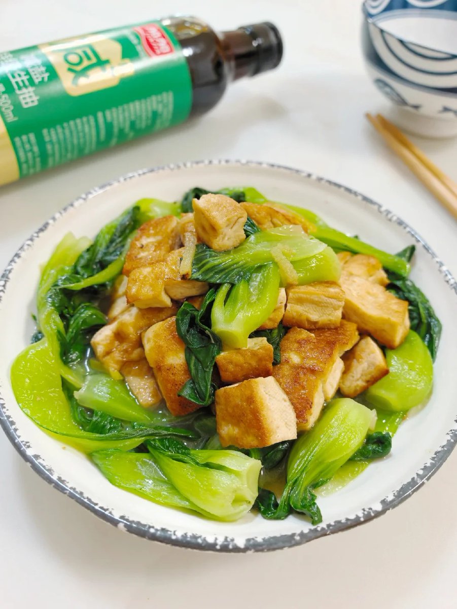 _QAMASUTRA_'s tweet photo. Just whipped up a garlic butter tofu stir-fry with crisp veggies—15 mins of cozy, plant-based comfort that tastes way better than takeout! https://t.co/Htu2ecVDn6