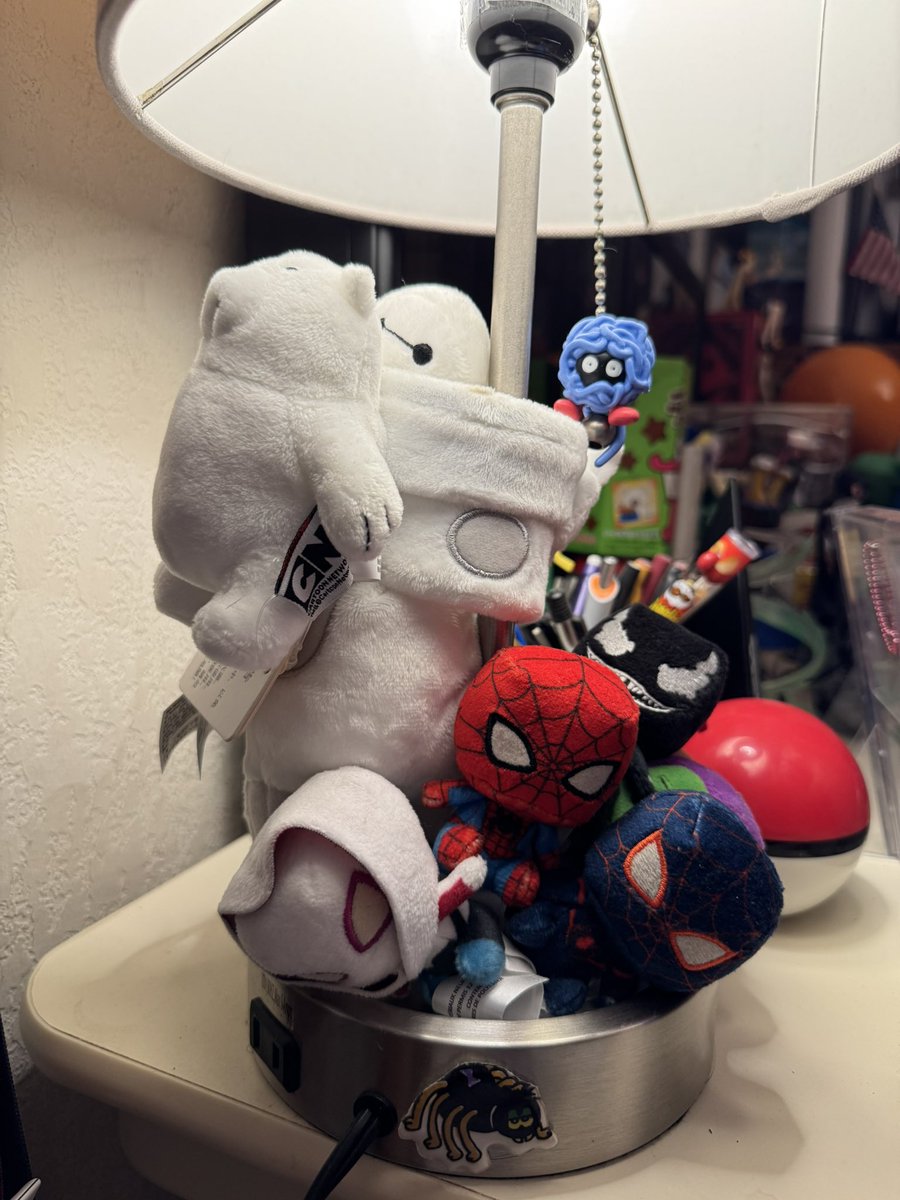 DkeiA's tweet photo. Desk lamp is lamping so hard rn https://t.co/prQQXE7FfV