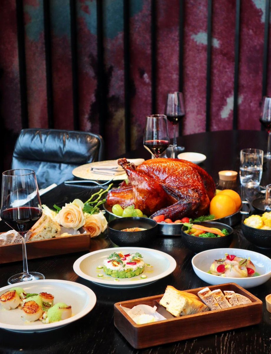 deebabulall's tweet photo. Thanksgiving feast drop: Roasted turkey with cranberry glaze, maple-roasted veggies + pumpkin pie for dessert! Limited seats today – book now! https://t.co/QQsSJr1z6I