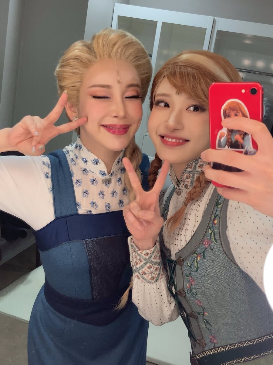 Normallikestraw's tweet photo. 드디어��다 내 썸머금비 엘산나 개화려미인들 💙 https://t.co/aNELIfsFbr