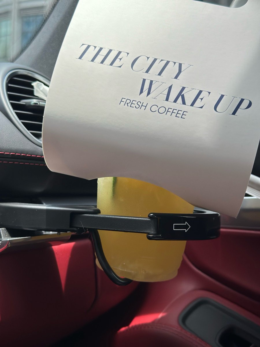 sofiaP033's tweet photo. Random stranger left a warm coffee and a "You've got this" note on my car when I was crying by the parking lot. Restored my whole day.， https://t.co/UDWzbmiJp9