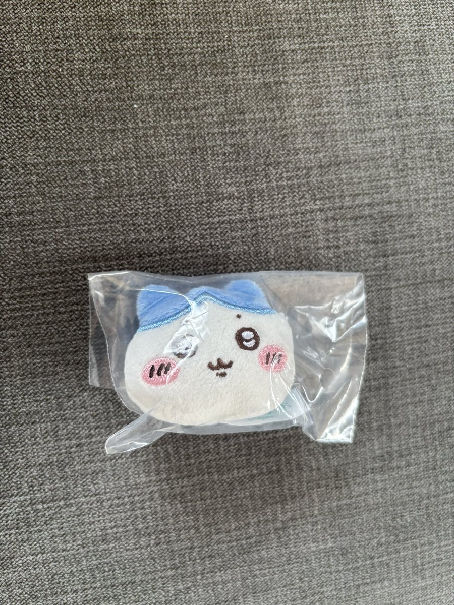 booboosaranhe's tweet photo. 譲:シーサー　ハチワレ　ラッコ　缶バッジ　フィギュア
求:うさぎ　フィギュア　マグネット　その他グッズウサギ

マルチお顔リングをおまけでおつけすることも可能です♪
フィギュアとまとめて交換していただける方探しております。

#ちいかわ   #くら寿司　＃びっくらポン https://t.co/2BWrQ0YVHa