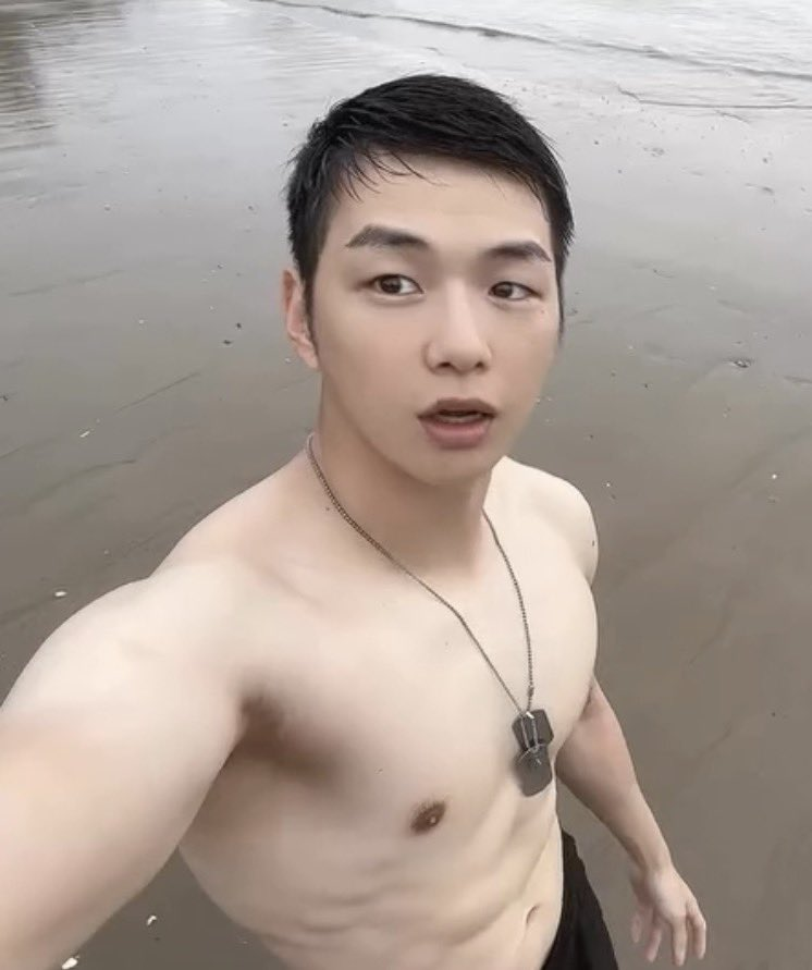 inevan's tweet photo. HOT post / #KANGDANIEL Instagram Update（Beach）
https://t.co/cRi8Yo1JhY https://t.co/nEtyfsP0bZ