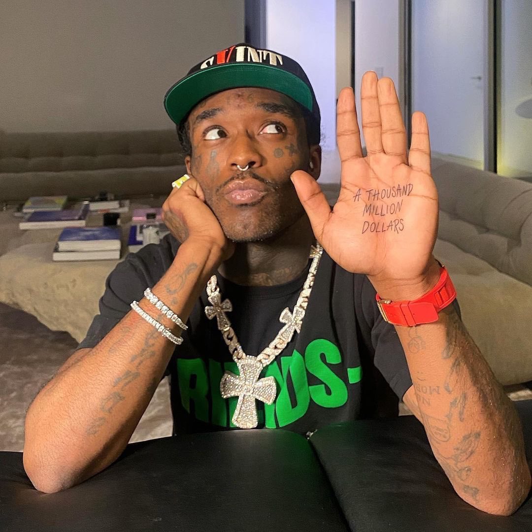 Sound_Scrape's tweet photo. Lil Wayne’s ‘The World’ Palm Tattoo. 

This tattoo style would later be adopted by Playboi Carti, Lil Uzi Vert, &amp; BruceDropEmOff. https://t.co/i0GZtxa8za