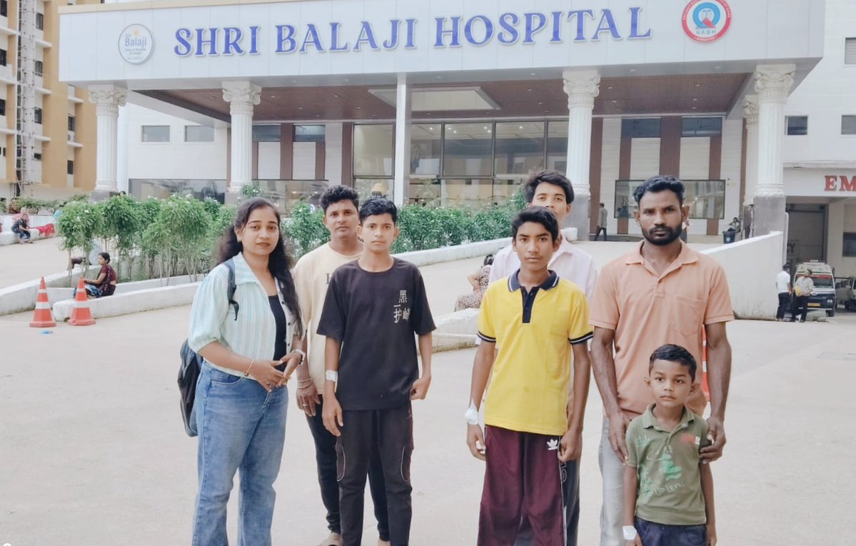 BijapurHealth's tweet photo. उम्र 9 वर्ष प्री मेट्रिक छात्रावास भोपालपटनम, उम्र 14 वर्ष बालक आश्रम पीलूर, उम्र 4 वर्ष आंगनवाड़ी केंद्र गुनलापेटा, 3 बच्चों का श्री बालाजी अस्पताल रायपुर में 17/08/2026 को एडमिट कर हर्निया के सफल ऑपरेशन के पश्चात   20/08/2026 को डिस्चार्ज किया गया।
RBSK (चिरायु) टीम भोपालपटनम। https://t.co/Olw4OPCYqJ