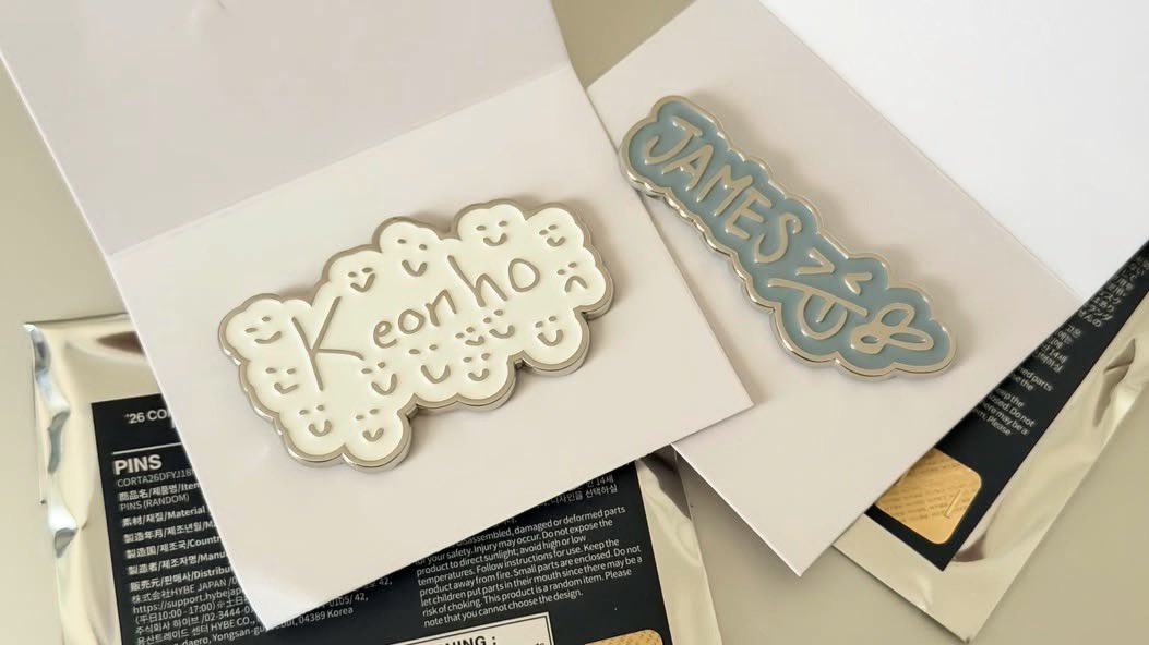 zhaoyufinesheyt's tweet photo. Kono and james pin badge 🥺 https://t.co/jCp6AJwRcs