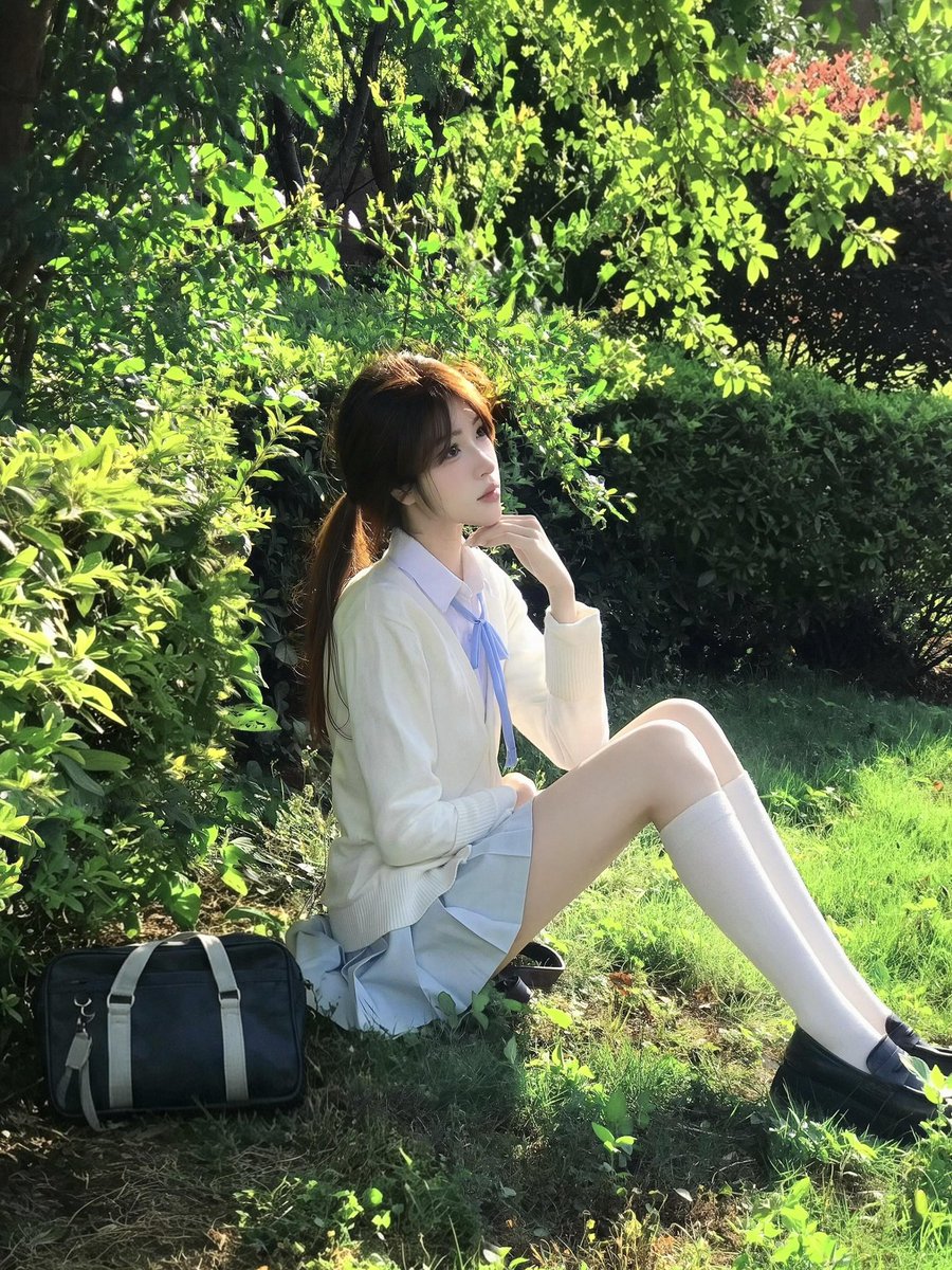 Susan5043362936's tweet photo. 今晚好无聊呀！！！

谁要看我19的福吗？

 谁来锐评一下，看完不许讲我福黑哦😜 https://t.co/XkJFTk0eJB