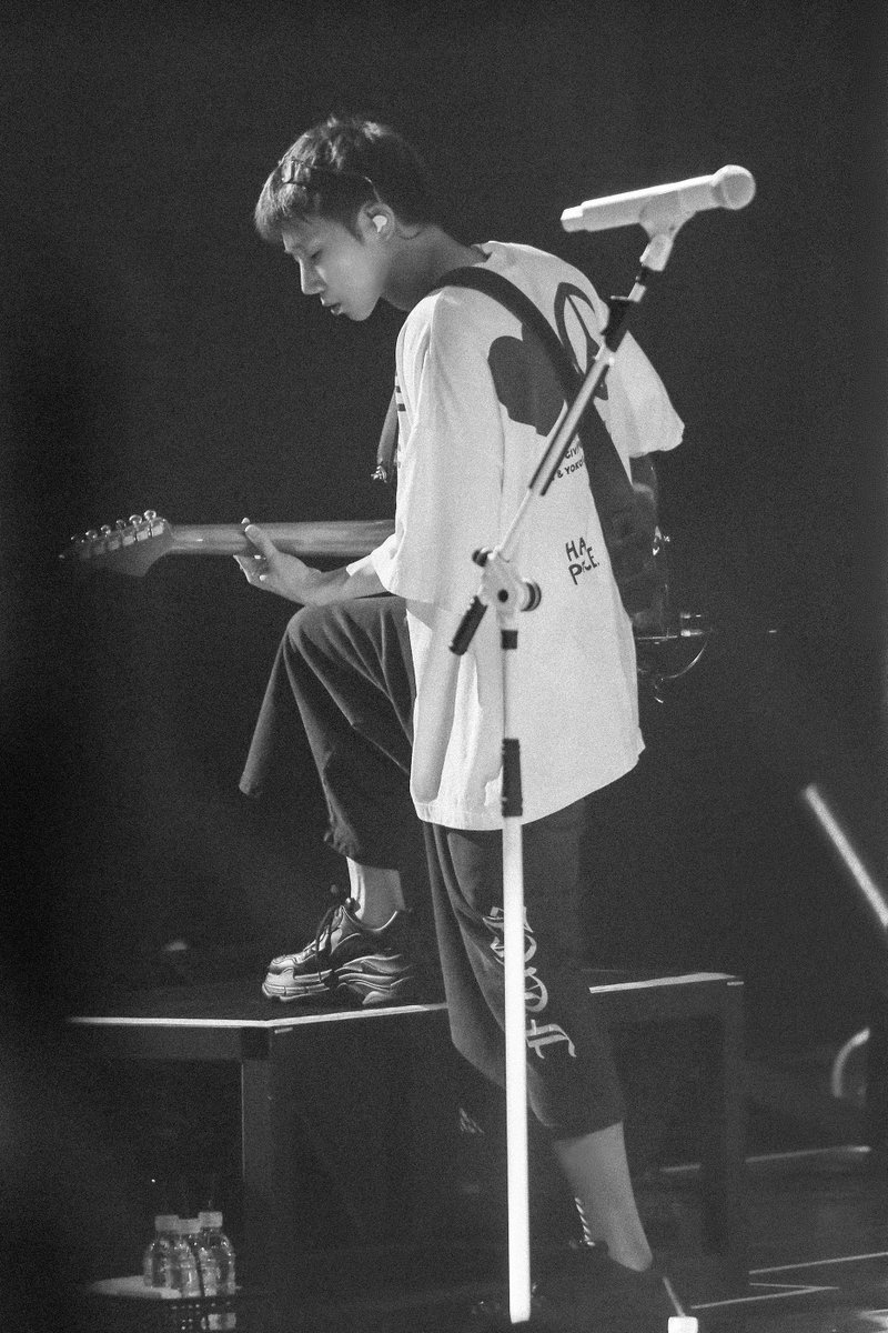ifntinfo's tweet photo. [SNS] 260821 INFINITE Sunggyu Bstage Update

"🎸🎸🎸🎸🎸"

#인피니트 #성규 #김성규 https://t.co/9V1xelqQM7 https://t.co/dJOWkaCLBc