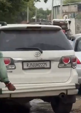NalinisKitchen's tweet photo. One of the cars is regularly involved in overspeeding.

Number: RJ14UH2225
Car: Toyota Fortuner
Owner: HA***** SA*** SH****

Please pay the challan on time. https://t.co/0DjhDOXUpw