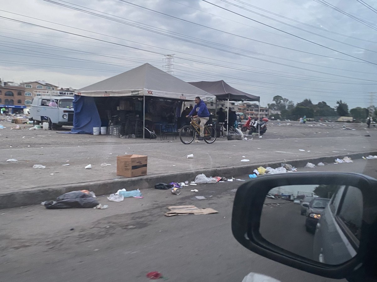 MeydisT's tweet photo. @Alc_Iztapalapa Ok mañana envío un correo mientras les comparto que siguen las chelerias en el tianguis de los jueves sobre el Eje 6. Favor de atender @ALEIDAALAVEZ Gracias https://t.co/XI76LTH94f