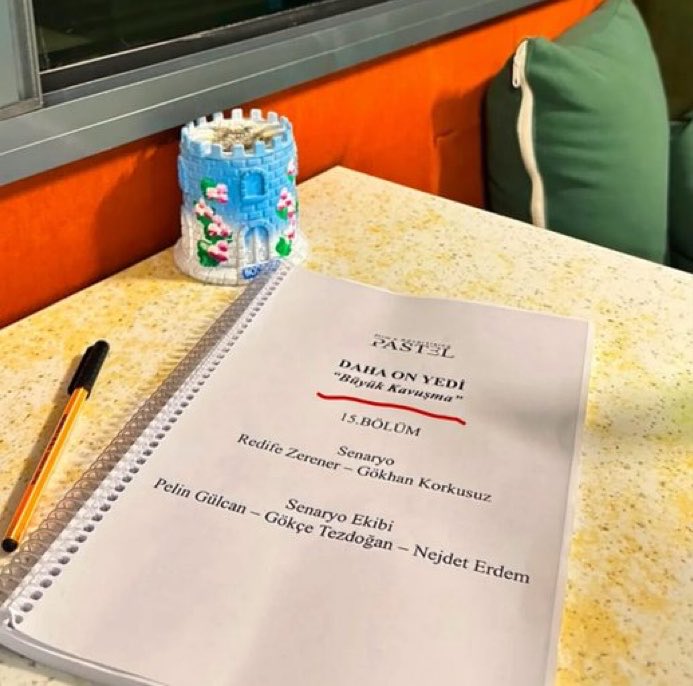 liadaha17's tweet photo. Bölüm tam 6 eylüle denk geliyormuş yani diğer dizilerin artık başladığı zamanlar. İkisi aynı anda kardeş olduğunu bu kadar erken öğrenmez ama belli ki büyük adımlar atılacak çünkü kış sezonuna giriyoruz ve bu halde asla devam edemezler umarım Teoden açısından da ilerleme olur https://t.co/jGlUkDnaOS