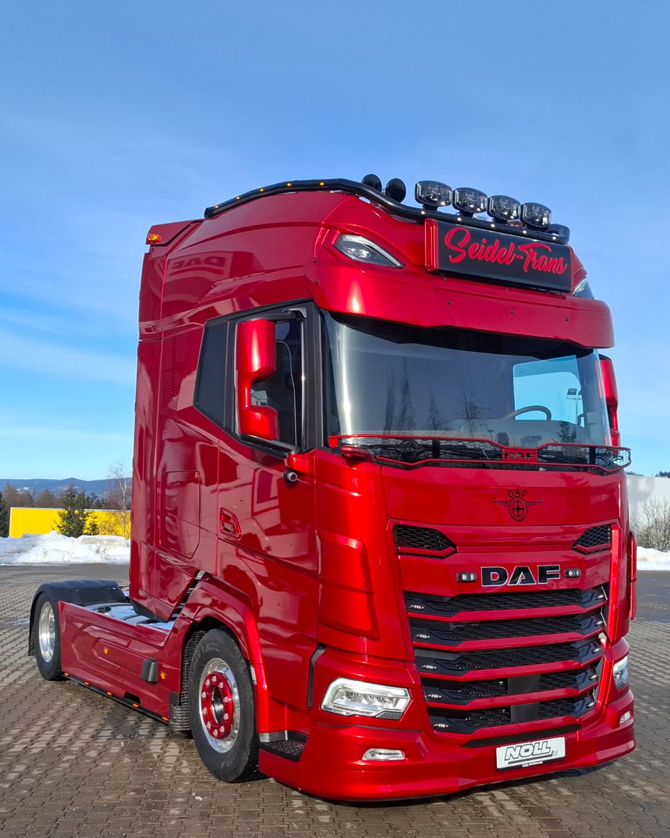 DAFTrucksNV's tweet photo. Looking great in both summer and winter: DAF XG⁺. 😎
📸: Seidel Trans
#daftrucks | #dafxgplus https://t.co/6QiGwigslh