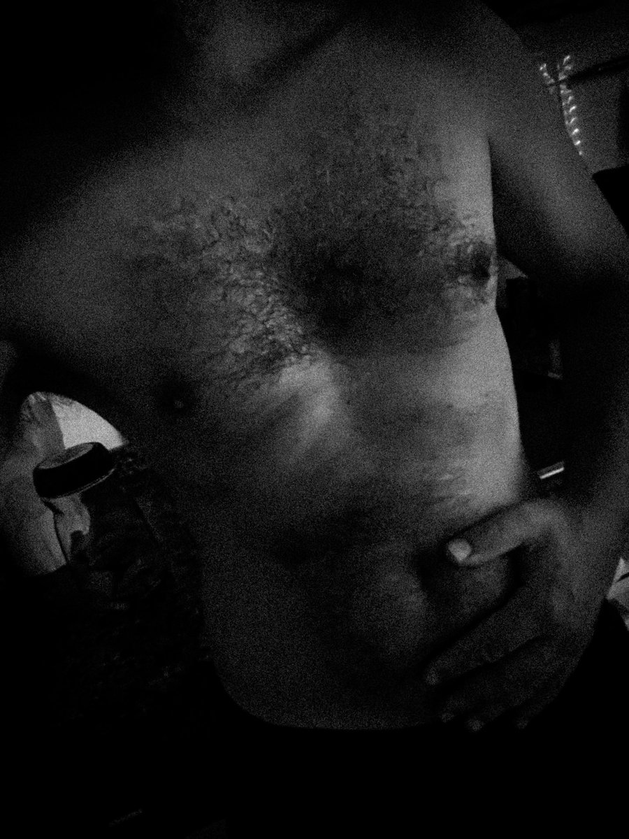 Hugo___1986's tweet photo. Lo de las canas en mis tetas no se como gestinarlo 🙃👴🏼 https://t.co/CSVUTrtyu9