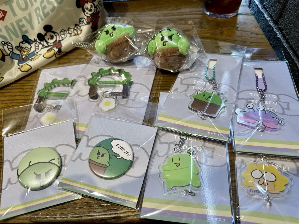 ruri___kuma's tweet photo. 載せるの忘れてた昨日の購入品🛍️
カラビナ欲しかったから嬉しい〜繋がるアクキーも可愛いし、ぬいリングが天才すぎる💘💫 https://t.co/hYMc9tjHNY