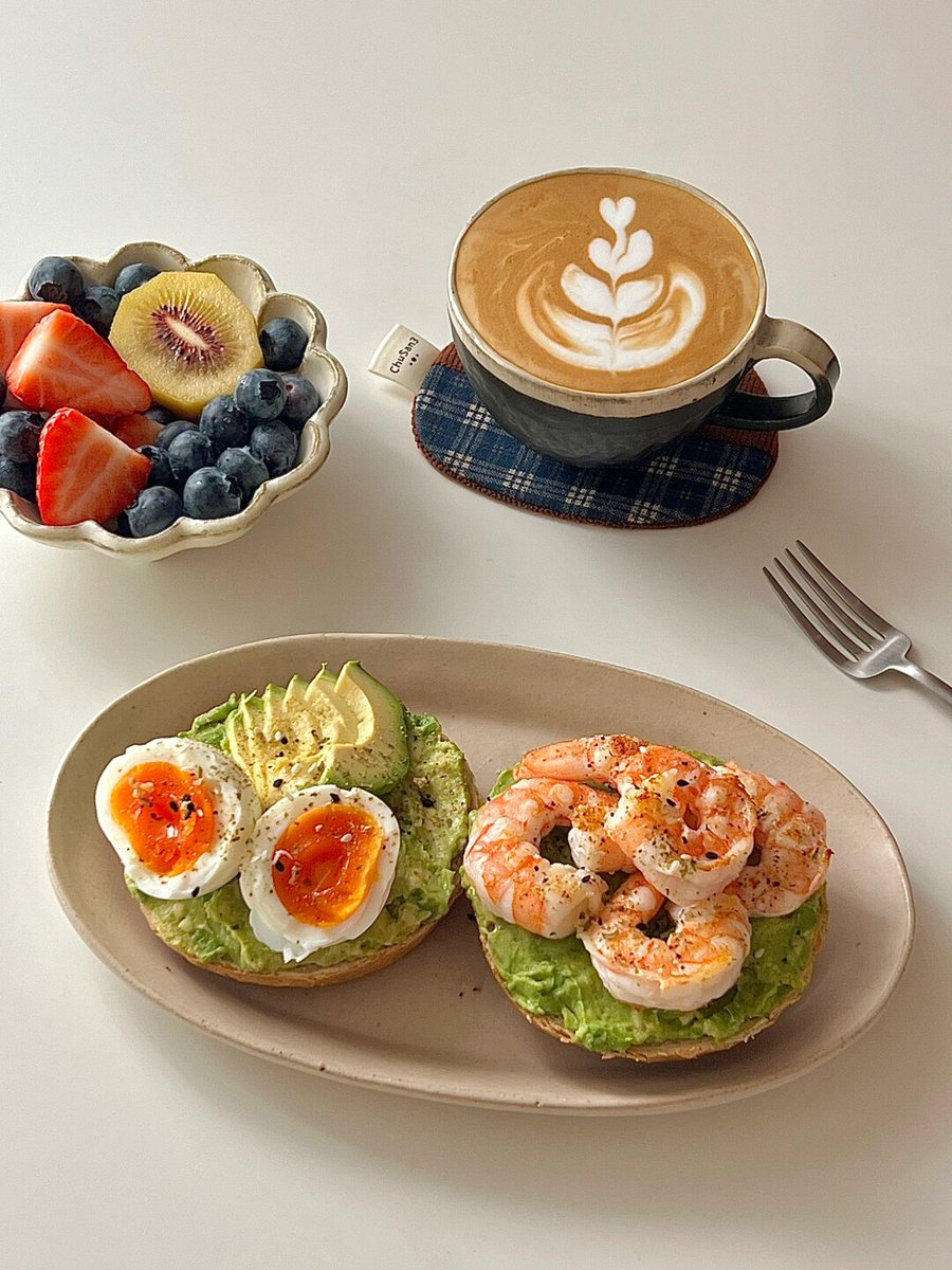 GiannaAtwaky's tweet photo. [Hoy cocino pan con aguacate y huevo – fácil, rápido y super sabroso, ideal para el desayuno!]， https://t.co/NI6s9qhigu