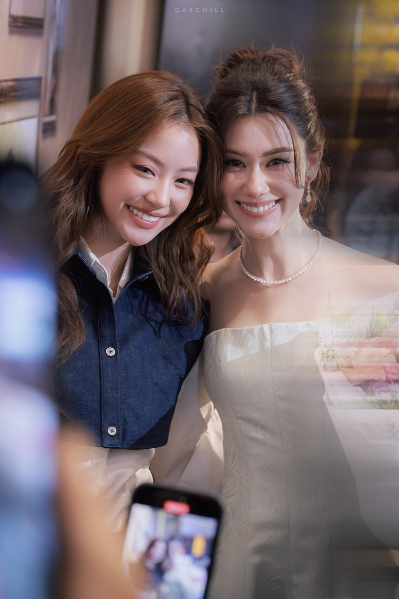 GasChill's tweet photo. ☺️💐

LENA AT FIRST FRAME PREMIERE #HerinFramePremiereNight 
#LenaMiu #ลีน่าหมิว https://t.co/KODiEqXYNn