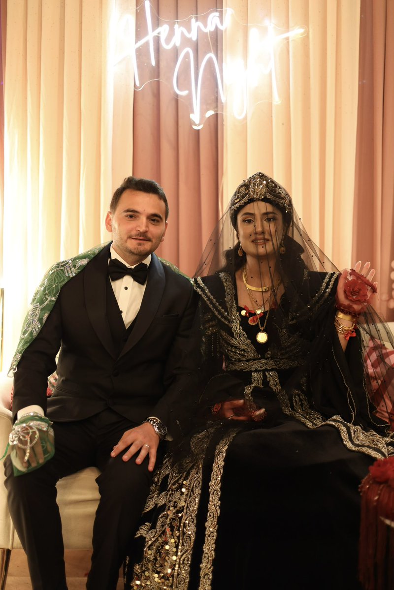 mrs_zmn's tweet photo. Bir ömürlük yolculuğumun en güzel durağı sensin. İyi ki “evet” demişim, iyi ki sen. Nice yıllarımıza sevgilim. 🤍
#2evlilikyıldönümümüzkutluolsun
@MuratZaman55 ♥️🌎 https://t.co/5AAYAOI6G3