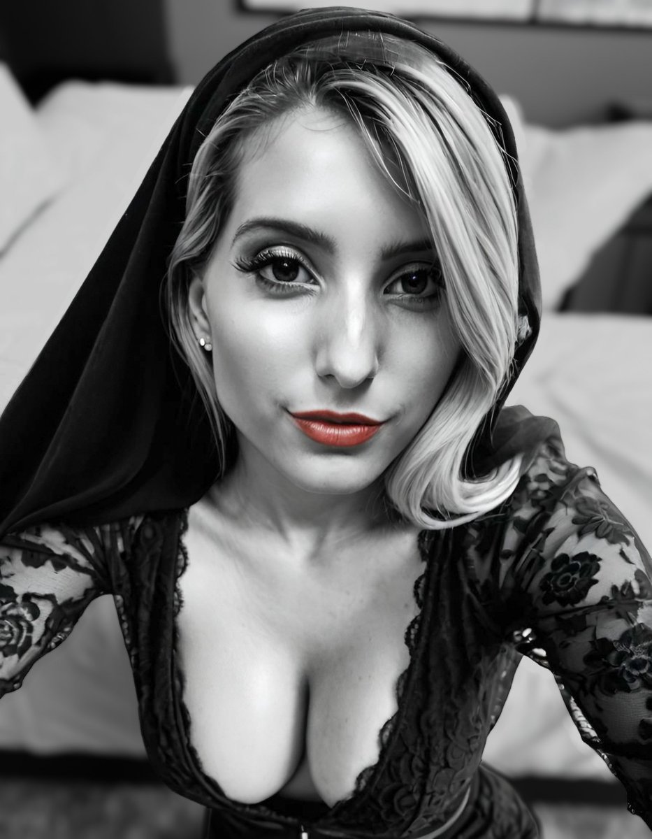 lisahelenaslut's tweet photo. Dressed up to meet some rich friends. They appreciate when I add some blush to the traditional clothing in their country… #Dubai #Sluttime #Service
#Teamnocondom #cumslut #blackkingsonly #fucktoy #LisaHelena https://t.co/jcloswdKKM