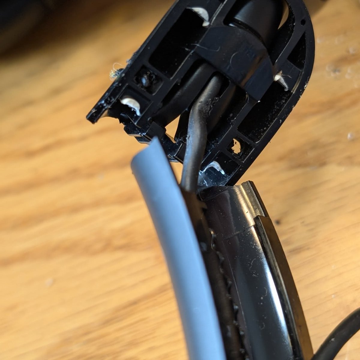 PaMincks's tweet photo. Nice headphones, but a design flaw affects many units. I found a small eBay business that makes a much better replacement part. https://t.co/3LBugvVAPg