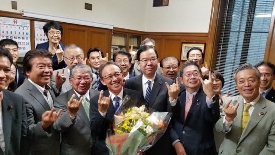 f401bed2f7a14ad's tweet photo. @dadeyade 辺野古沖転覆事件では非合法活動家と、日本共産党とべったりで警備員と17才の女子高生の命を奪い、何ら県政を行わず、道路は荒れ果て、危険な中国🇨🇳に媚びへつらい、沖縄と日本を危険に晒す〜デニーで良いんですか⁉　って終わってるだろう!! https://t.co/YbNygvWwed