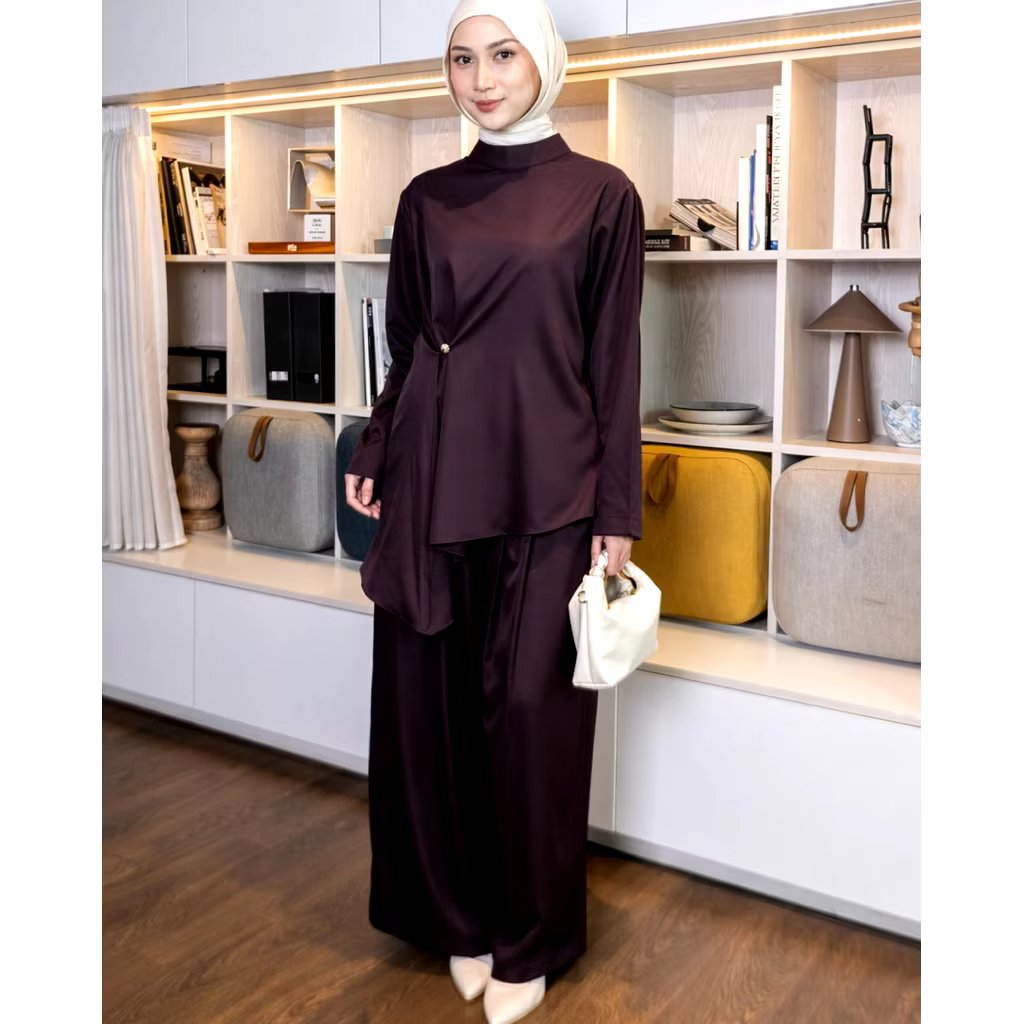clasarv's tweet photo. ✨️🍀ONE SET WANITA🍀✨️

Hi girls, aku bawa koleksi one set lagi buat kamu. Dari pada pusing mix and match outfit, mending pake one set aja kan..

#oneset #outfit https://t.co/CKLwZ8aMGP