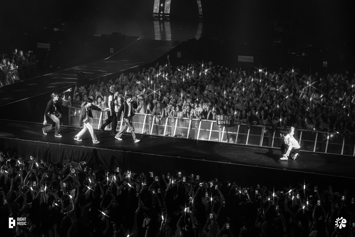 zaerouzly's tweet photo. they deserve this beautiful crowd 🥹💞 https://t.co/VIMLsaMtSH
