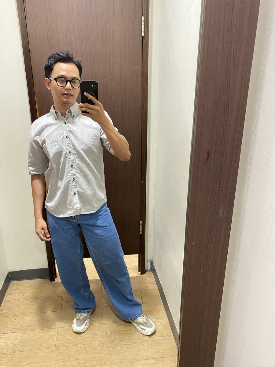 segarisawan's tweet photo. pose. cekrek. https://t.co/HtTOJZDMdZ