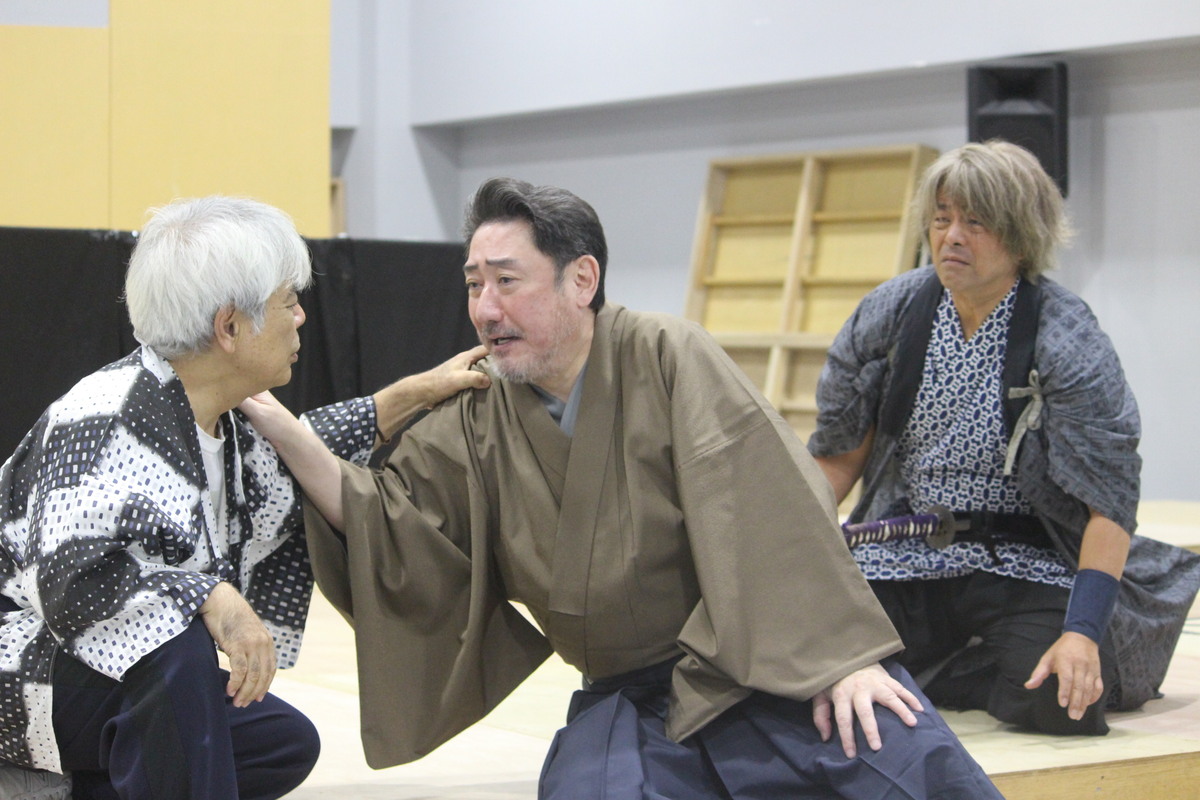 theatergirl_jp's tweet photo. 9/6より新橋演舞場にて『リア王』が上演！

#中村芝翫 が孤独な王・リアに挑む――。

#松下由樹、#三浦涼介、#朝月希和、
#井上小百合、#大野拓朗 ら豪華キャストが集結✨

公開稽古の様子＆中村芝翫の
取材会コメントをお届け📸
https://t.co/Cg72NmFJeY

#リア王 #大堀こういち #駒井健介 #中村松江 #二反田雅澄 #小倉久寛 #村田雄浩