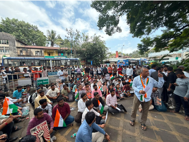 CongressRojgar's tweet photo. रोजगार न्याय यात्रे’तून महा��ाष्ट्रातील युवकांचा बुलंद आवाज.

#Employment #Justice Yatra Marches Through #Pune, Raising the Voice of Maharashtra’s Youth.

@INCMaharashtra 
@INCHarshsapkal 
@Dhananjay4INC https://t.co/JgOxXSxskQ