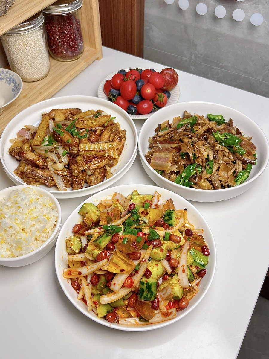 JenniferHuebn13's tweet photo. Went from burning frozen takeout to a cozy homemade stir-fry tonight—small win, big glow-up for my weeknight routine. https://t.co/88vSBjcrT9