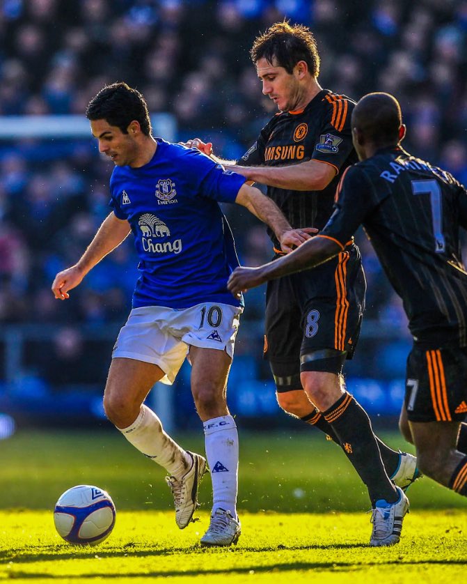Tolasport1r's tweet photo. 🚨🔴🔵 ARSENAL vs COVENTRY!

Mikel Arteta and Frank Lampard face off as the 2026/27 Premier League season kicks off. ⚽🔥

🏆 Defending champions Arsenal vs newly promoted Coventry City.

Who wins? 👀👇 https://t.co/EccOmOfbFq