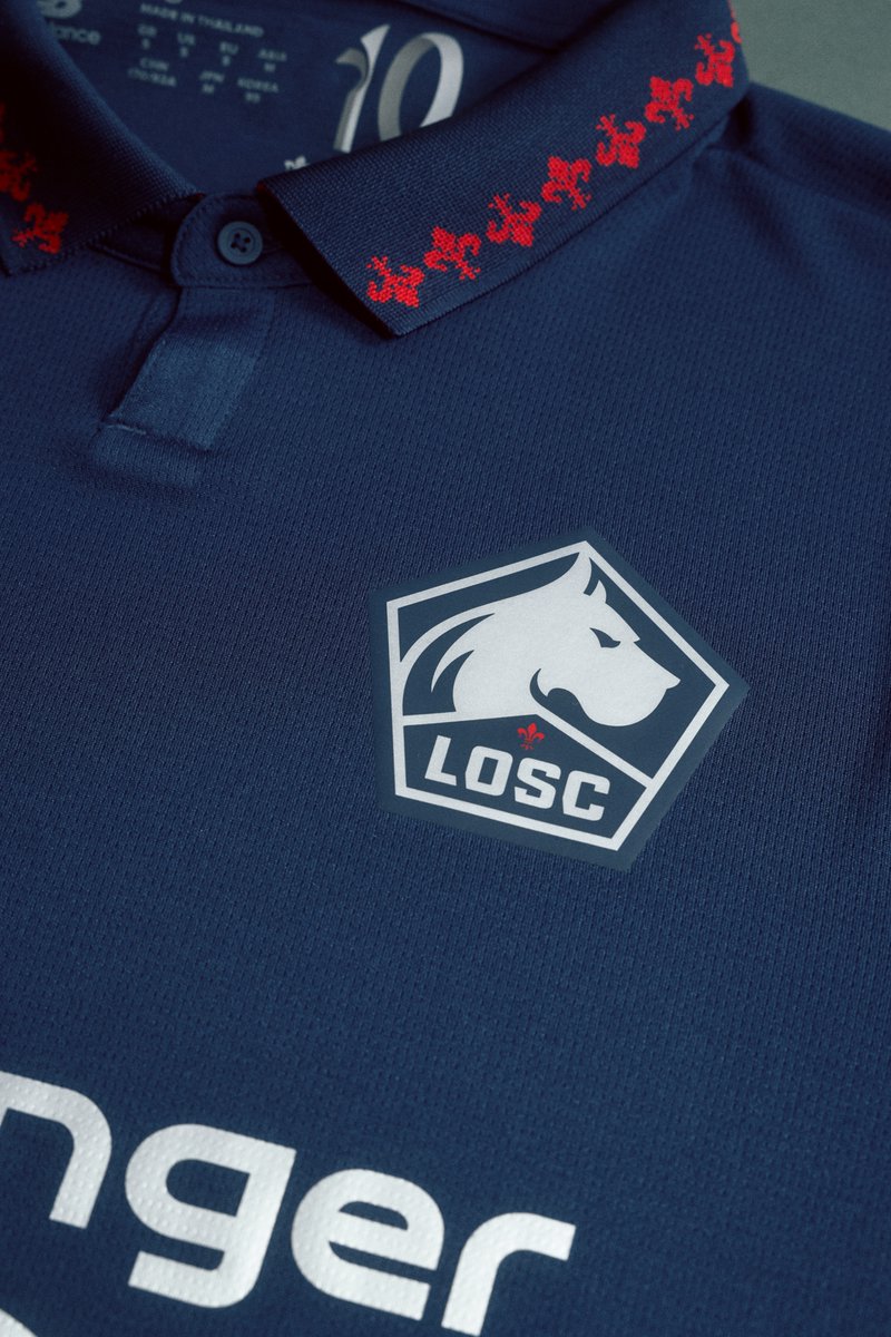 losclive's tweet photo. 𝑵𝒂𝒗𝒚 𝒂𝒏𝒅 𝒔𝒊𝒍𝒗𝒆𝒓 𝒖𝒏𝒅𝒆𝒓 𝒕𝒉𝒆 𝒍𝒊𝒈𝒉𝒕𝒔 💫

Nouveau kit Third disponible dès maintenant en boutiques et en ligne 🤩

👕 https://t.co/WfGYfP6PGs

#NBFootball @NBFootball https://t.co/lPWRArjJJG