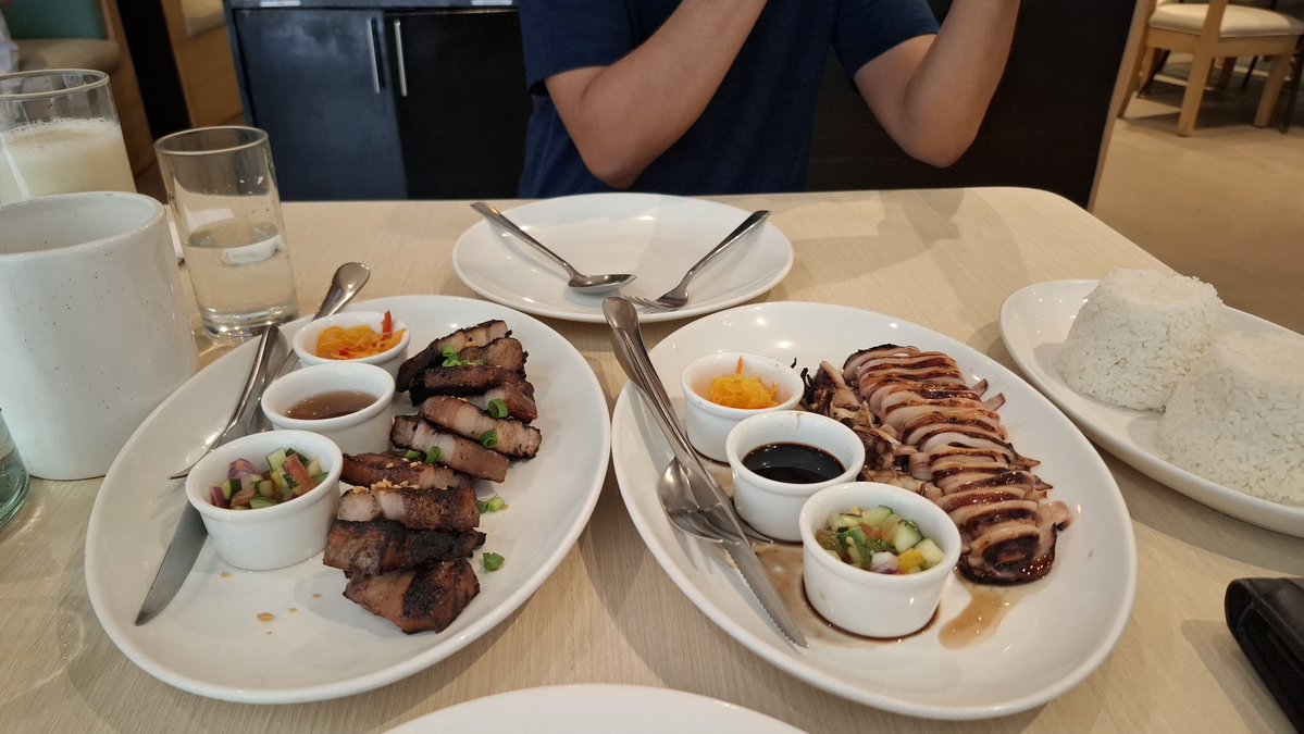 Aj_Davao_LowKey's tweet photo. Lunch #Gerrysgrill Abreeza with @chillGuySmiling  #ManMade Cafe with @johnnyybravooo_  and @chillGuySmiling 
🥰🥰🥰 https://t.co/jOyvAOKBrp