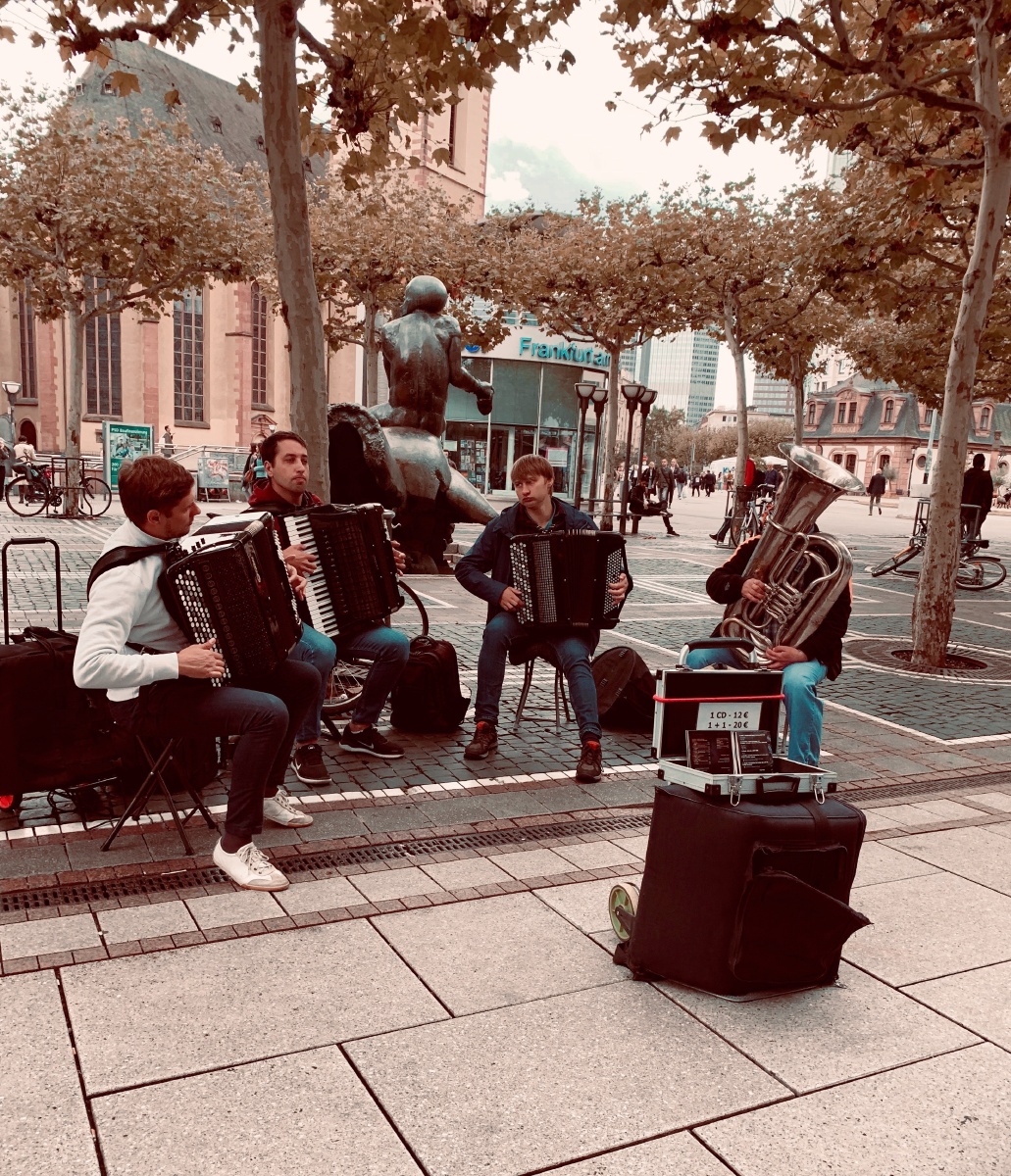 LondynAlbevdp's tweet photo. Esta noche, cada nota es un viaje por la noche madrilea, dejando que la melodía lleve tus preocupaciones lejos.， https://t.co/D7onM6iTFp