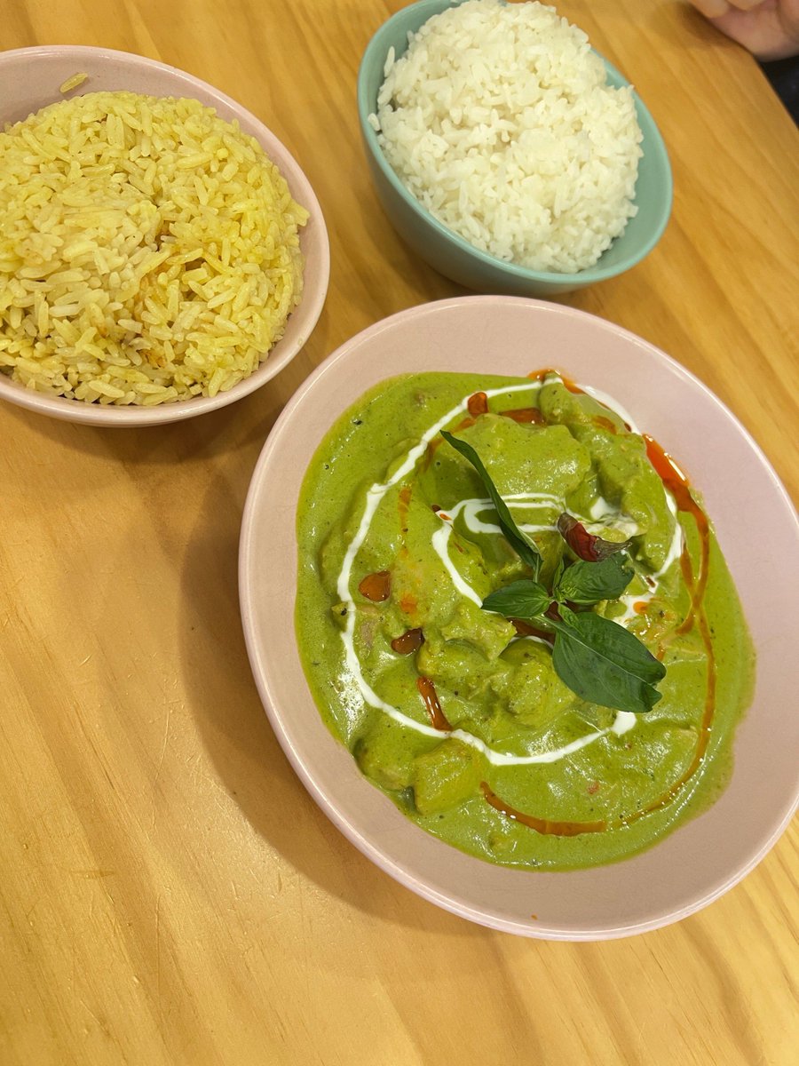 AzzaMoawad2's tweet photo. Tried vibrant Thai green curry tonight! Creamy coconut milk spice with bamboo shoots and basil—total flavor bomb for a cozy weekend. https://t.co/7htZ6MC7Xn
