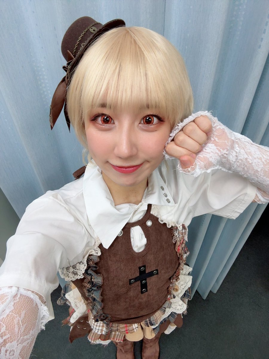 Tsuki_saayu's tweet photo. #三国ワルキューレ

2日目終了！！
実は今日の日替わりセリフを好きって言ってもらえて月野さんめちゃ嬉しかったです🤭

チェキも初めましての方ともお久しぶりの方ともいつもの方ともお話しできて嬉しかった‼︎ほんとにありがとう🥰

明日も元気いっぱいに頑張るぞー！ https://t.co/w1pzr5AWGJ