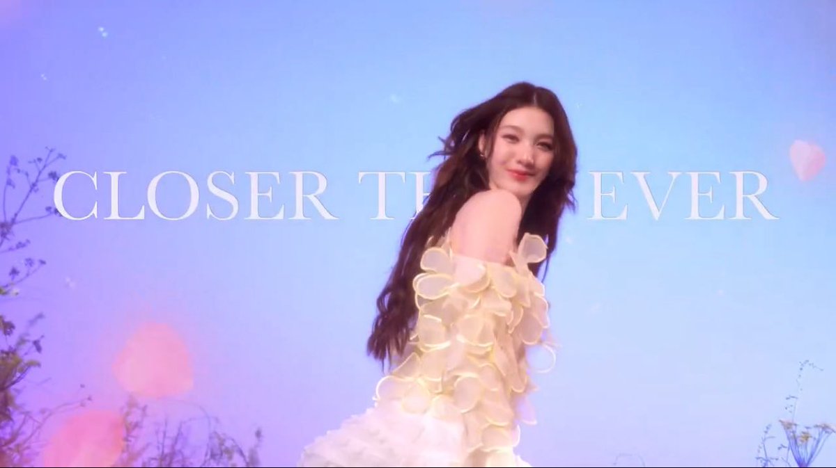 lilmila_th's tweet photo. LingOrm ‘The World Between Us’ Concert 🥹💫🌷🌼🪷🪐✨
‘Closer than ever’
‘Enter our world’
‘This world is ours’
‘Meet us between’
#LINGORMConcert
#หลิงออม #LingOrm https://t.co/aHSSmv8n6s