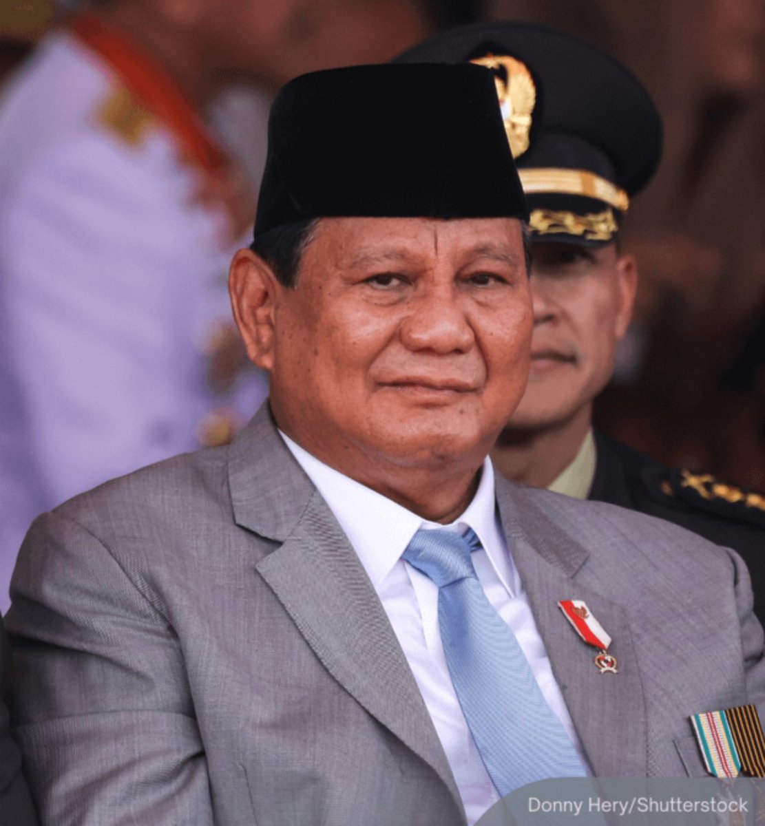 NewsBFM's tweet photo. PM Anwar Ibrahim has sought Indonesian President Prabowo Subianto’s assistance in resolving issues surrounding Felda’s RM2.3 billion investment in Eagle High Plantations.

"If it is not addressed, the losses would amount to RM2.5 billion. We might be able to recover only RM200 million," he said.

🧵1