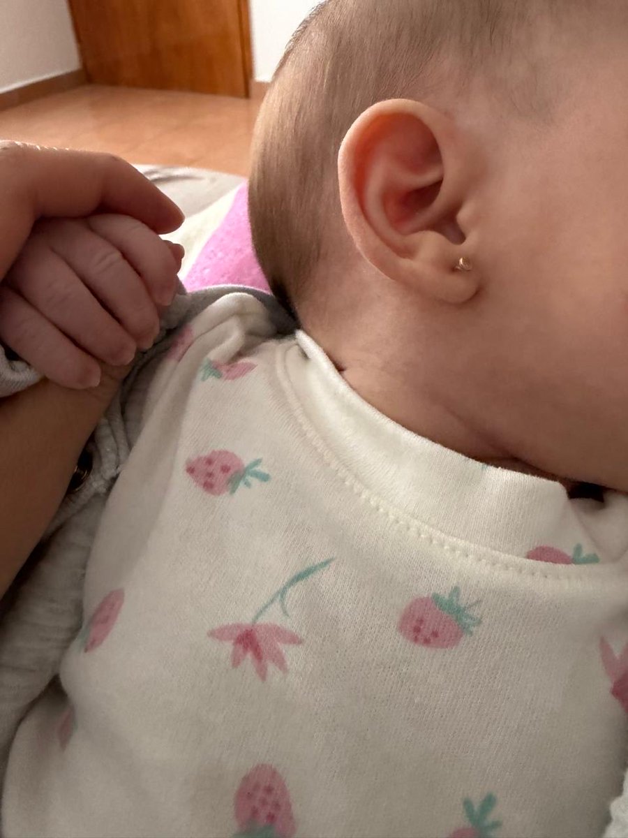 bluemoonvga's tweet photo. Lloro de tanto amor a ti, mi niña hermosa. 🔮 https://t.co/gV5BqBlFIZ
