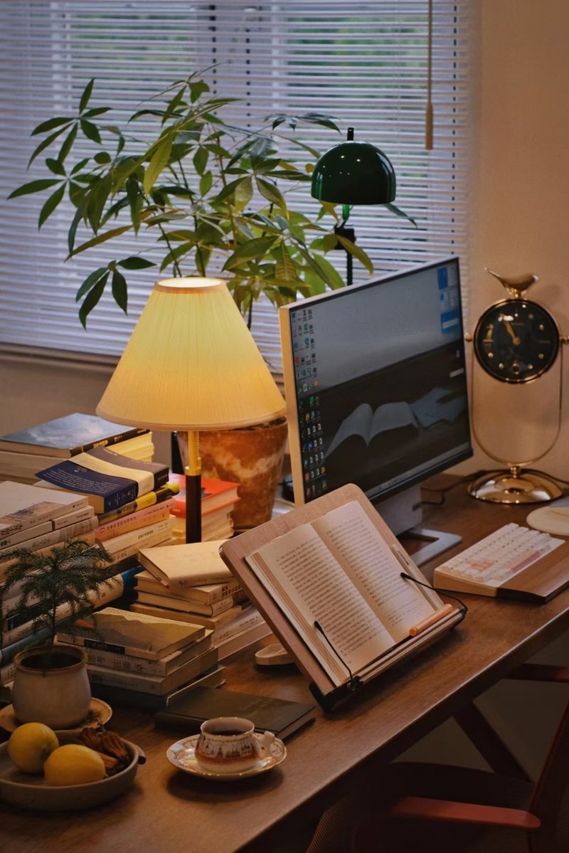 HardGam3r2003's tweet photo. Tackling clutter day! Clean out old books, mugs and decor I’ve outgrown. One small box at a time, making space for new memories. https://t.co/dQOnNZH1sN