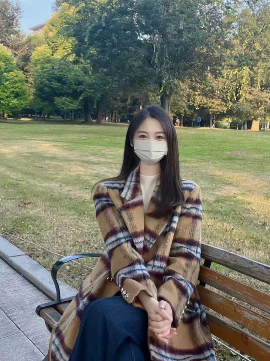 A91GuO44bjzaccL's tweet photo. A stranger helped me carry my heavy groceries up 3 flights of stairs today—no questions, just a kind smile, I’m still warming up from this unexpected sweetness. https://t.co/E7aVXm6oog