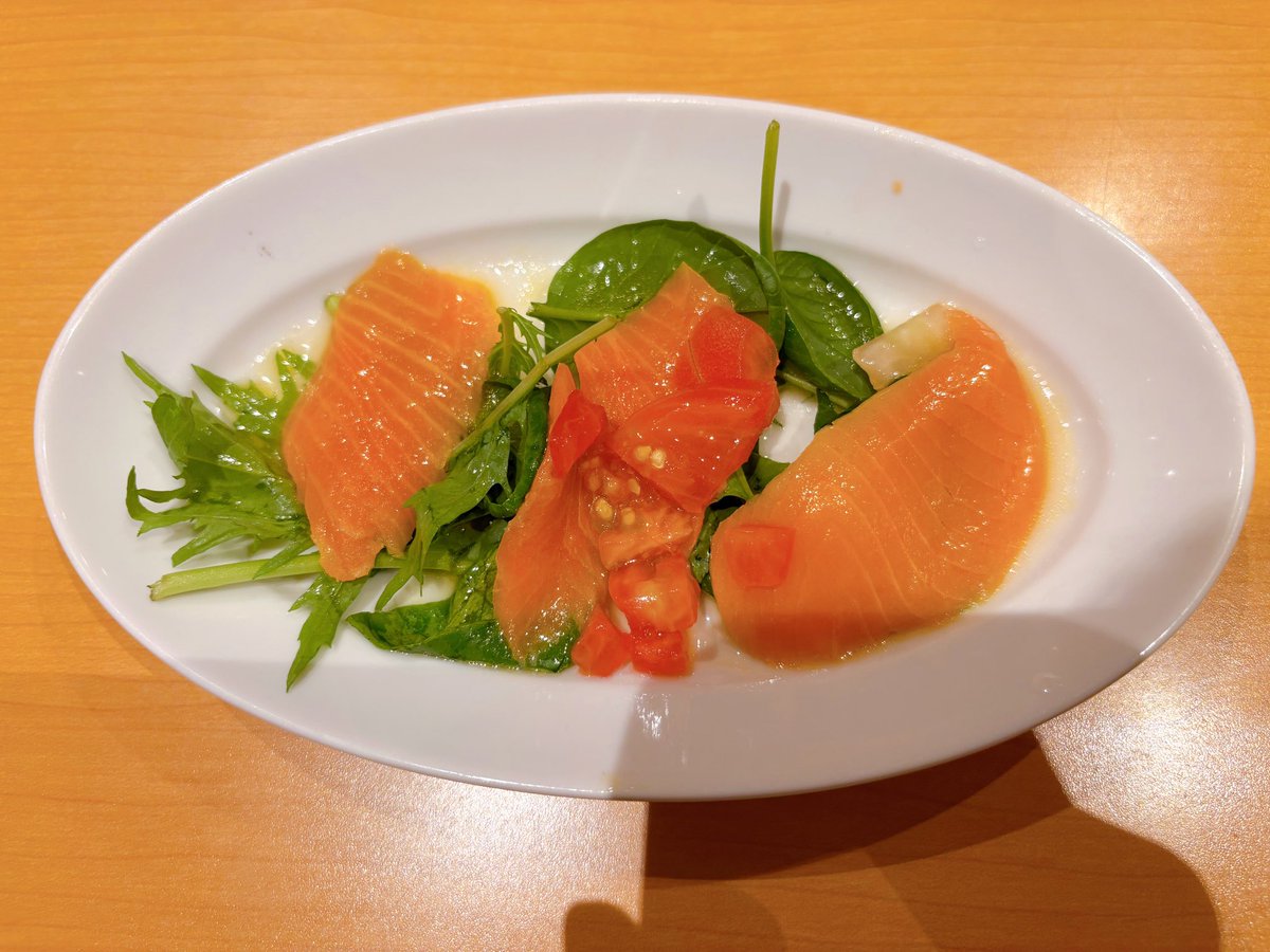 perfect_neet's tweet photo. 本気の唐揚げ、本気で熱すぎた。メイプルココッシュ久しぶりに食べたけど美味しい。商品自体は総じて満足なんだけど、店内回ってないのかなーと感じることが多々あった。チェーン店はどこも外国人店員さんばかりになっちゃったけど店内清掃でちょっと思うとこあった。ココスに限った話ではないけど… https://t.co/Igkdd6j67s