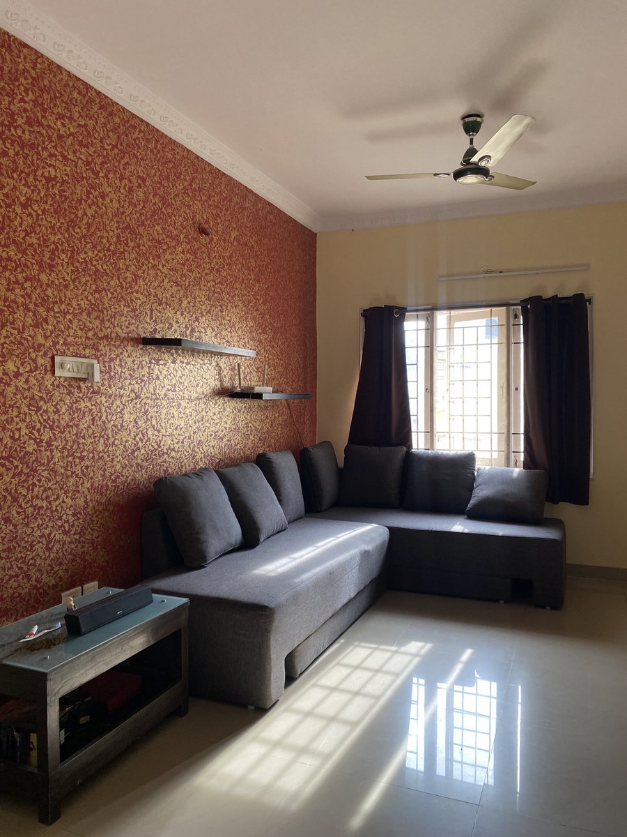 sunscarrrr's tweet photo. LOOKING FOR A FLATMATE !

Move in October 1st week 
1 room in a 2bhk in Marathahalli,
2mins walk from a bus stop
Rent - 14k+ maintenance(2-2.5k)
1200 sq ft
3 balconies 
Fully functional kitchen
Basic furniture is rented
Gated apartment
Negligible EB 
@fmrbangalore @BangaloreRoomi https://t.co/yuUSNDaZfq