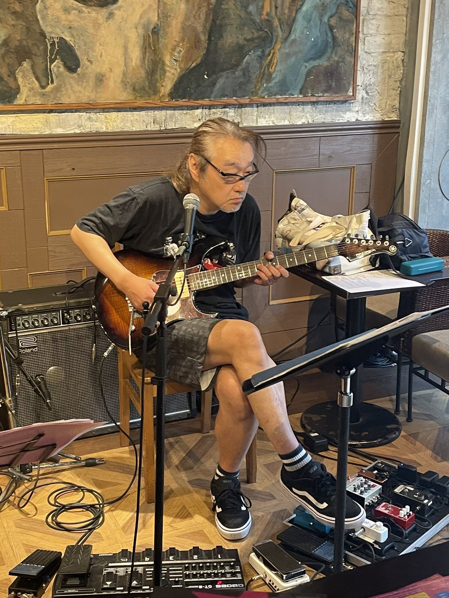 kenzosaeki's tweet photo. リハーサル始まりました！素晴らしいサウンド！
本日８月２１日二人パール兄弟FJ's 当日券あり〼！
窪田晴男の原初バンド人種熱とスターダスト・レビューesq（三谷泰弘）さん参加！
パール兄弟三谷さんコーラス編曲曲『TRON岬』『色以下』の画期的なコーラスボーカルをライブ再現します！
歴史的瞬間をぜひ、目撃しにきてください！
「ジャンピング　二人パール兄弟」
2026 ８月２１日（金） 中目黒FJ‘s
二人パール兄弟(サエキけんぞう、窪田晴男）
特別ゲスト）esq（三谷泰弘）
開場　18時30分 開演　19時
当日5500円（別途ドリンク）
<中目黒FJ‘s>
東京都目黒区中目黒5-1-20 03-6303-1214
https://t.co/7hr8cQukGZ
esq（エスク）とは、'94年までスターダスト・レビューでキーボード、アレンジ、ボー
カル、作曲を担当していた三谷泰弘（みたにやすひろ）のソロ・プロジェクト