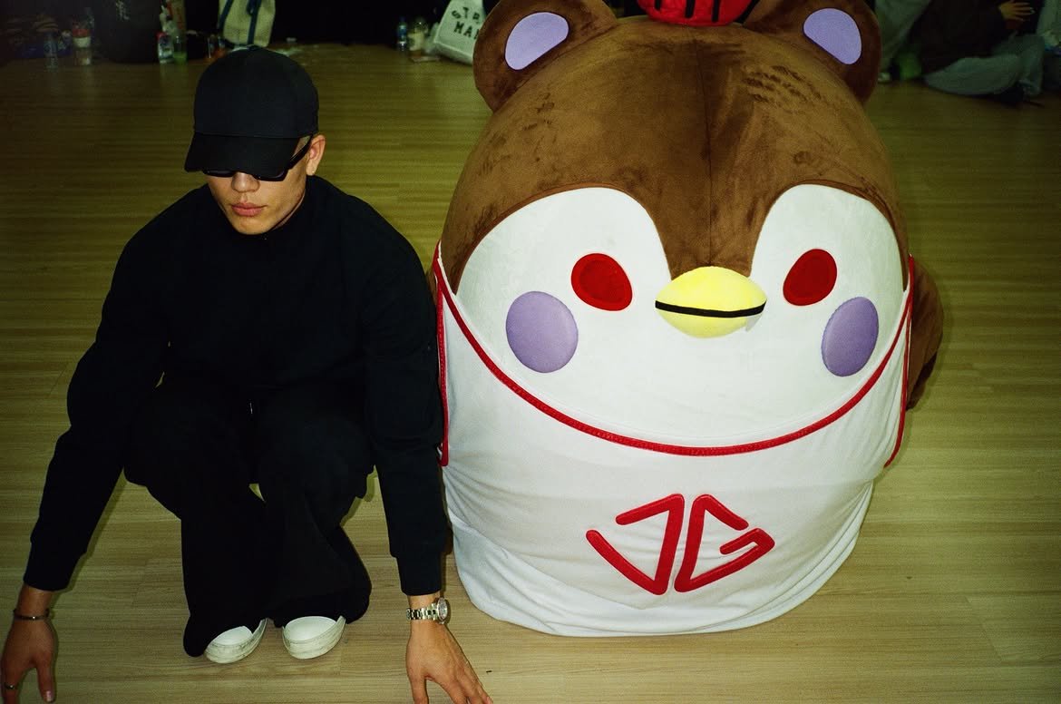 josswaeyar's tweet photo. with lil’ Guinzly, being his mini-me for a sec. tiny, cute, and way too adorable—I couldn’t resist copying him. 😂 https://t.co/ZAEO1vIEtQ