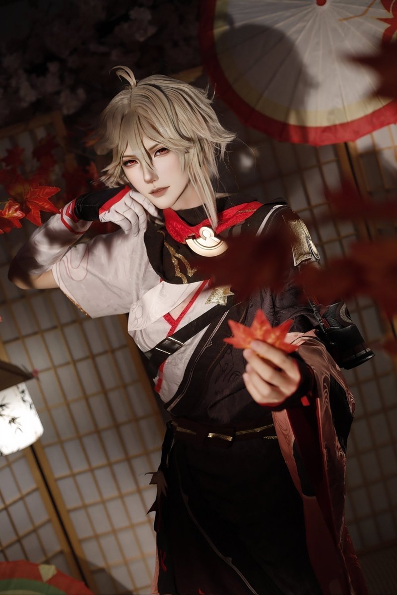 vespera_x0's tweet photo. 🍁可叹，落叶飘零.
#kaedeharakazuha #cosplay #原神 #genshinimpact #枫原万叶 https://t.co/MCKPzCaehP