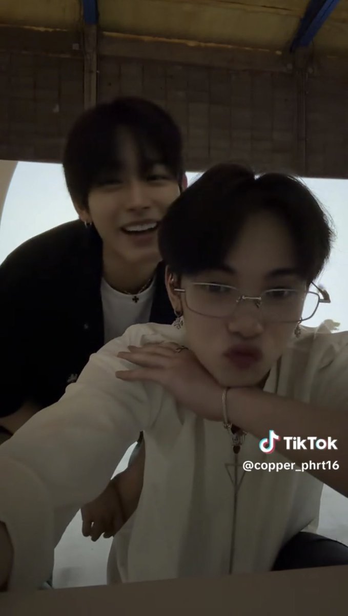 jjongaimo's tweet photo. that’s Por’s face with Teetee’s style. definitely Teeteepor’s son 🙂↕️ babies looks so cute too 🥹
#copperfifa
#fifath https://t.co/OKZc4CZZ9C