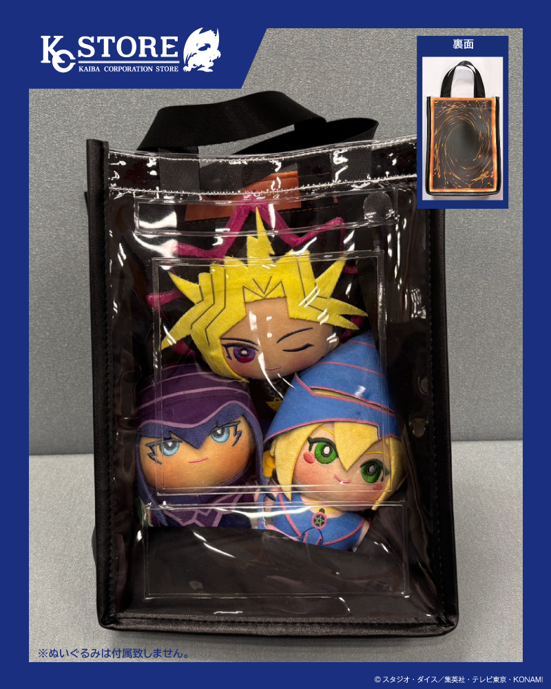 yugioh_anime's tweet photo. ／ ​
「Yu-Gi-Oh! WORLD CHAMPIONSHIP 2026×KAIBA CORPORATION STORE in ARIAKE」グッズ紹介​
＼​
​
有明ガーデン2階広場にてWCS2026の開催を記念したグッズを多数販売✨​
8月25日～8月30日まで！​
​
◤￣￣￣￣￣￣￣￣￣​
　ぬいぐるみトート​
＿＿＿＿＿＿＿＿＿◢​
決闘者諸君！この機会を見逃すな！​

※画像内のぬいぐるみは今回のPOPUPでは販売いたしません。​
※WCS2026観戦チケットをお持ちでない方も、POPUP 会場へお越し頂けます。​
​
≫詳細はKCストアをチェック✅​
https://t.co/WCVvCfv8ph​
​
≫WCS2026特設サイトはこちら👇​
https://t.co/i7PoO6zSv4​
​
#yugioh #遊戯王 #遊戯王WCS2026